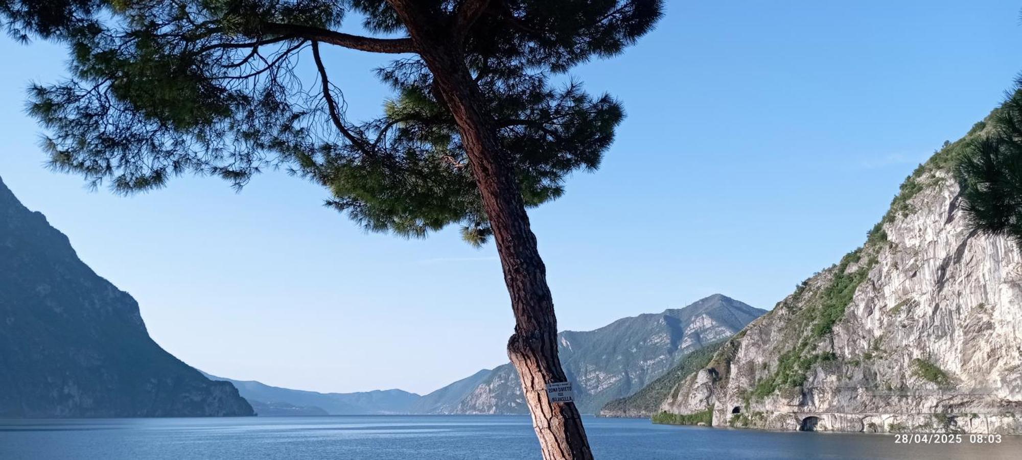 Casa Caterina - Riva Di Solto - Iseo Lake Buitenkant foto